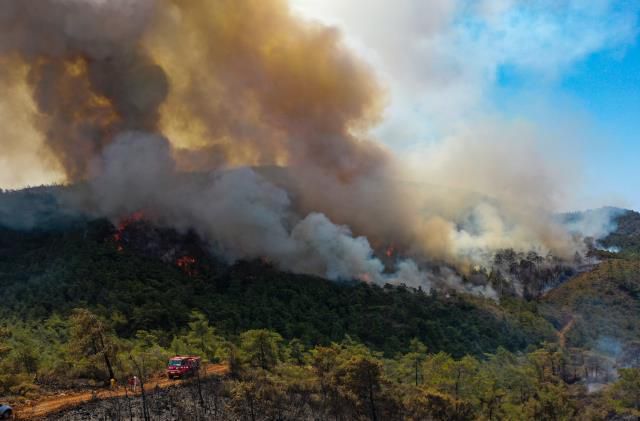 Marmaris yangını söndürüldü mü, son durum nedir? 23 Haziran Muğla Marmaris yangın söndürme çalışmaları devam ediyor mu? Yangın devam mı ediyor?