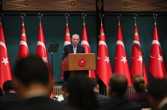 Son Dakika: Cumhurbaşkanı Erdoğan, asgari ücret zammı ve bayram tatilinin görüşüldüğü Kabine Toplantısı sonrası açıklamalarda bulunuyor