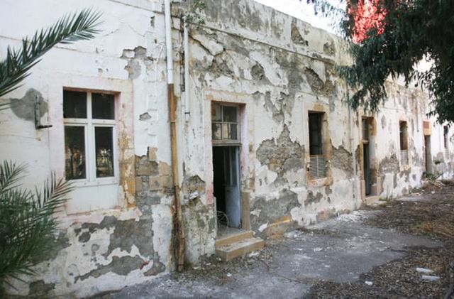 Türkiye'deki en ilginç okul! Bahçesinde 1901 yılında duran heykeli duyunca hayret edeceksiniz