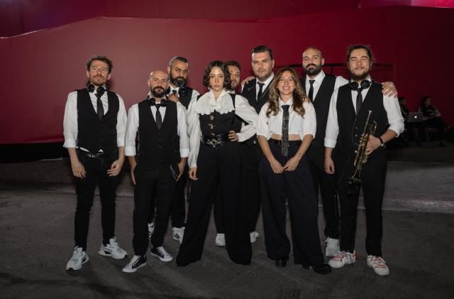 Zeynep Bastık, Dünya Kupası'na ev sahipliği yapan Katar'da konser verdi