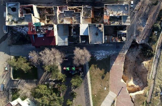 Gaziantep'te depremin etkisi ile 3 dev çukur oluştu