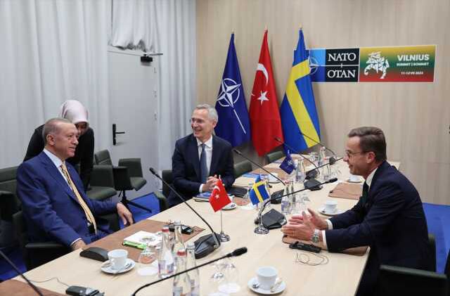 Litvanya'da üçlü zirve başladı! Cumhurbaşkanı Erdoğan, İsveç Başbakanı Kristersson ve Stoltenberg ile bir araya geldi