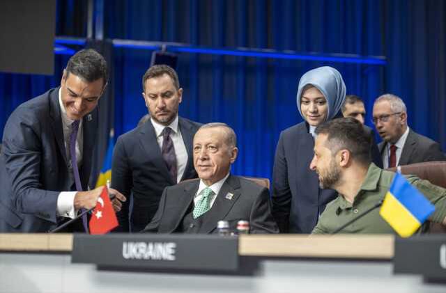 NATO Zirvesi öncesinde gülümseten anlar! Erdoğan, liderlerle ayaküstü sohbet etti