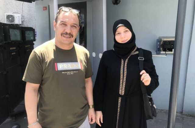 Suriyeli kadından insanlık örneği: Bulduğu bin 920 doları sahibine teslim etti