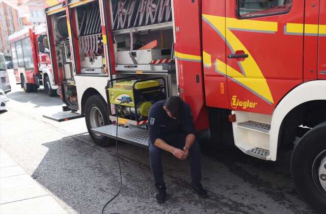 7 katlı binada çıkan yangında dumandan etkilenen 4 itfaiye erinden biri şehit oldu