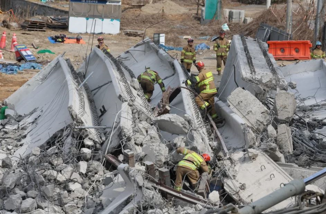 İnşaatı devam eden köprü çöktü: 4 kişi hayatını kaybetti