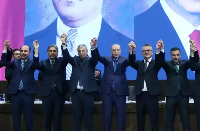 2 belediye başkanı daha AK Parti'ye katıldı! Rozetlerini Cumhurbaşkanı Erdoğan taktı