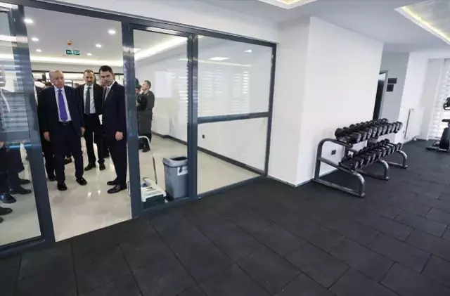 Yüzyılın Konut Projesi'nin detaylarını açıklayan Cumhurbaşkanı Erdoğan, örnek daireyi inceledi