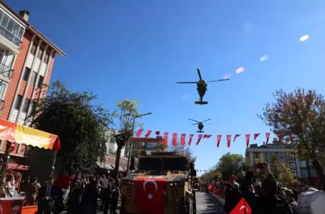 Cumhuriyet coşkusu tüm yurtta! Vatandaşlar, kutlamalara akın etti