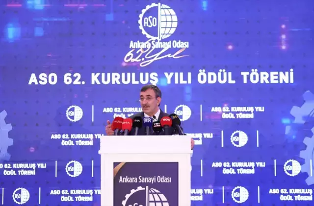 Cumhurbaşkanı Yardımcısı Cevdet Yılmaz konuşma yaparken