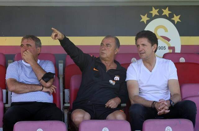 Galatasaray'ın efsaneleri Hagi ve Popescu'dan sürpriz ziyaret