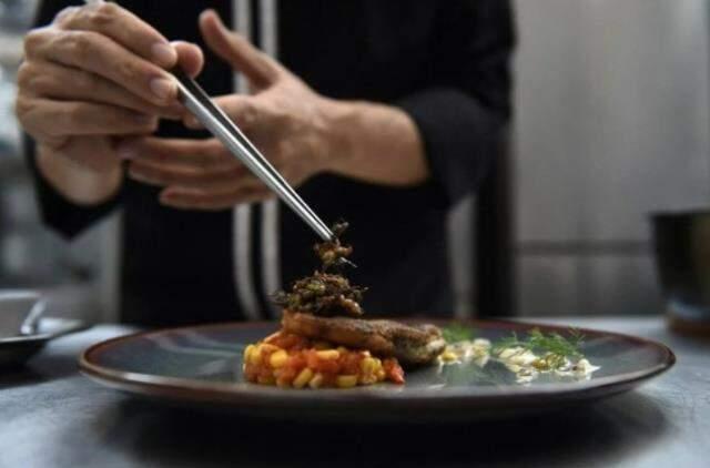 Yenilebilir böcekler yakında süpermarketlerde! İsrailli gıda firması, aromalı çekirge şekerlemeleri üretti