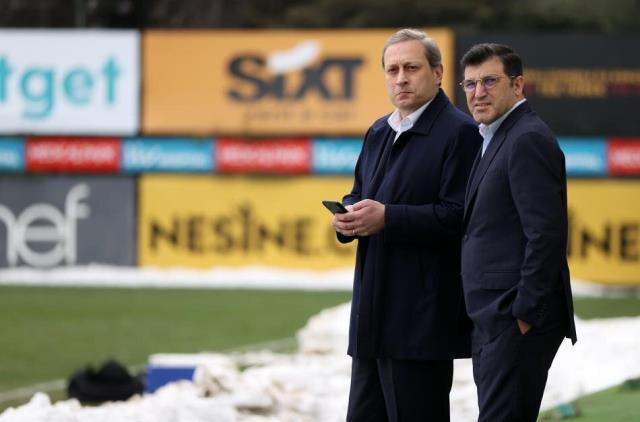 Muhabirler dondu kaldı! Burak Elmas'ın, 'Yerler kaygan başkanım' uyarısına verdiği cevapla ortam buz kesti