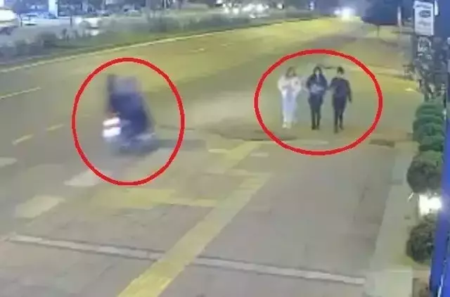 Motosikletten atılan cisim gözüne saplanan genç kız ağır yaralandı