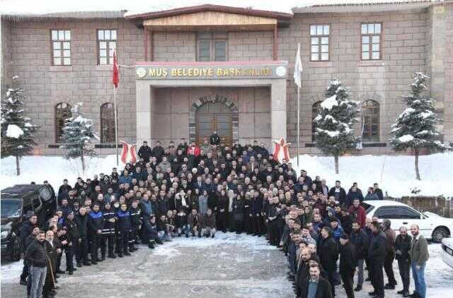 Muş Belediye Başkanı Feyat Asya, personellerinin yüzünü yine güldürdü! Sürekli işçilerin maaşlarına yüzde 107 zam