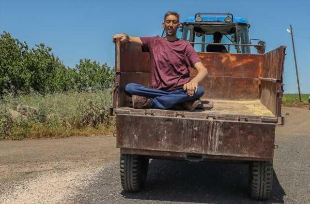 'Dünyanın en uzun adamı' unvanlı Sultan Kösen oyunu kullandı