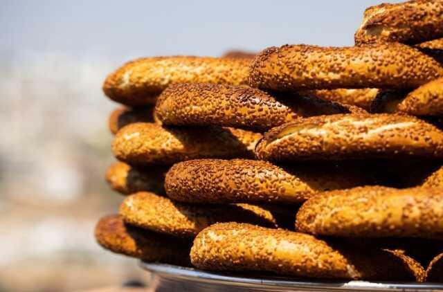 Simit nasıl yapılır? En güzel simit tarifi nedir? Susamlı simit, sokak simidi, ev yapımı simit tarifi!