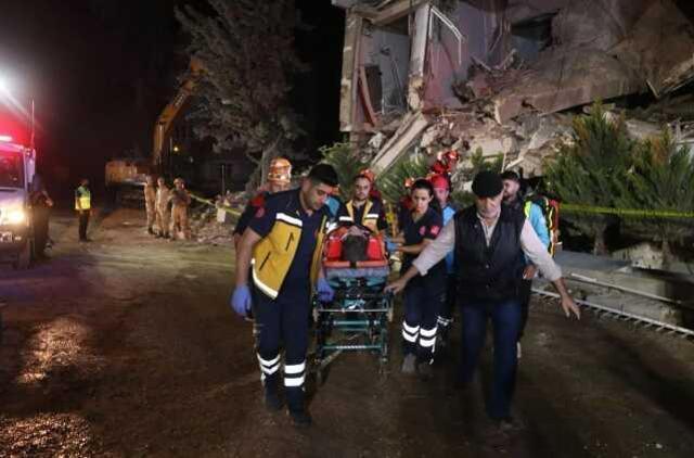 Deniz Baysal'dan enkazları dekor yapıp üstünde poz veren Şahsiyet Meselemiz oyuncularına tepki