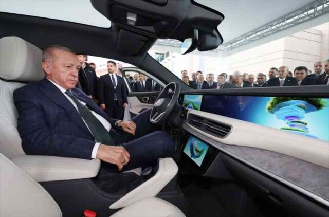 Erdoğan, Togg'un yeni modeli T10F'yi inceledi! Gelecek sene yollarda olacak