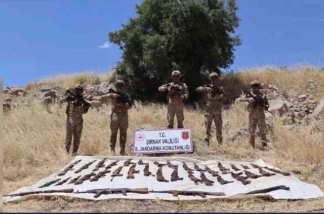 Şırnak'ta naylona sarılmış halde toprağa gömülü 36 AK-47 piyade tüfeği bulundu