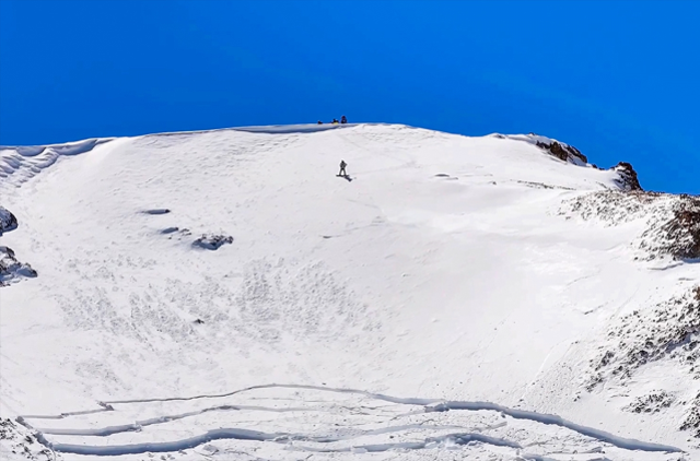 Van'da Mucize Kurtuluş: Çığ Altında Kaldı, 60 Metre Sürüklendi