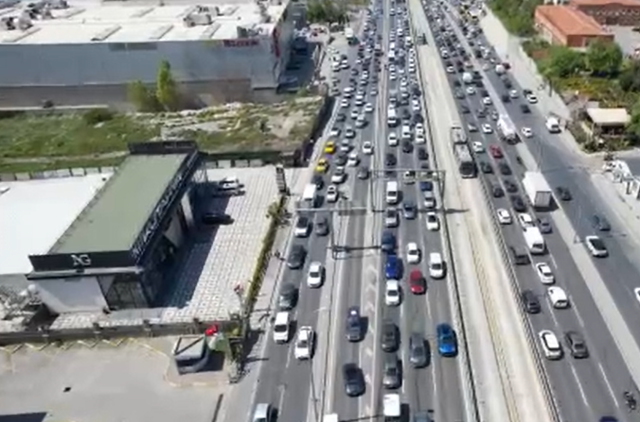 6.2 Şiddetinde Deprem Sonrası Avcılar'da Trafik Karmaşası