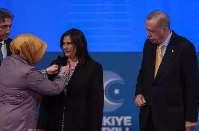 Özlem Çerçioğlu'nun müstakbel gelini ünlü oyuncu Miray Daner çıktı