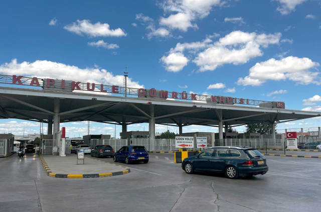 Gurbetçiler Dönüş Yolculuğunda Kapıkule'de Yoğunluk Oluşturuyor