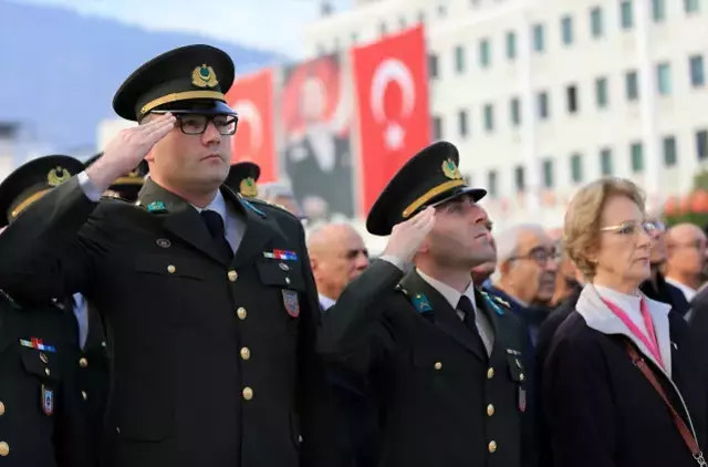 Saat 9'u 5 geçe Türkiye'de hayat durdu