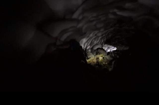 Yazın ortasında 50 metrelik buz tüneli