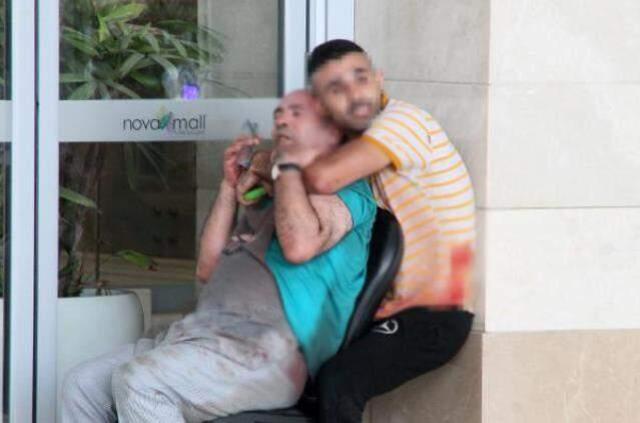 Boğazına bıçak dayadığı ustasını, 5 saat rehin aldı