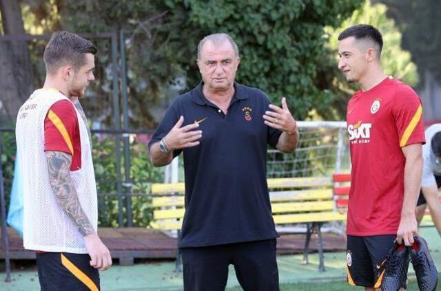 Galatasaray'da futbolcuların prim ödemeleri Beşiktaş derbisini sarktı