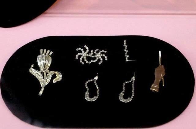 Şarkıcı Amy Winehouse'un eşyaları bağımlılık sorunları olan gençler için müzayedeye çıktı