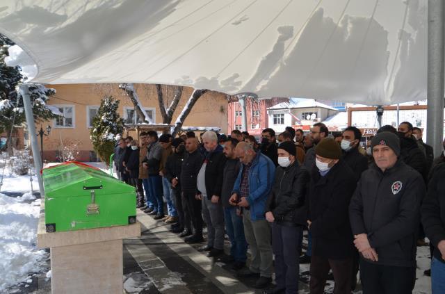 Erkek arkadaşı tarafından defalarca bıçaklanan Asya doğum gününde son yolculuğuna uğurlandı