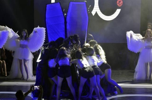 Mehmet Çevik, konsere tabutta çıktı