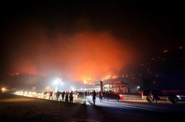 Mersin'deki yangın ikinci gününde devam ediyor! Karayolu ulaşıma kapatıldı, 303 hanedeki 790 kişi tahliye edildi