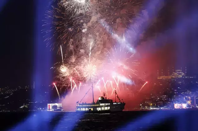 İBB'den Üsküdar sahilinde görkemli Cumhuriyet Bayramı kutlaması