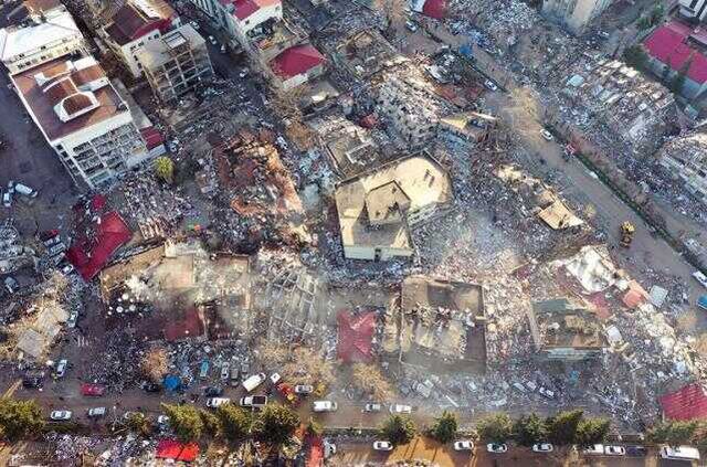 Kahramanmaraş'ın merkezinde bulunan Trabzon Caddesi'ndeki büyük yıkım havadan görüntülendi