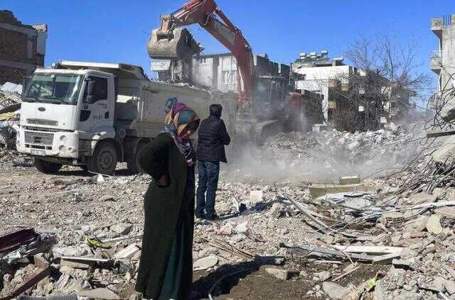 Adıyamanlı Taha Erdem, enkaz altında çektiği videoyla dünya basınında geniş yer buldu: Bir ulusun kalbini fethetti