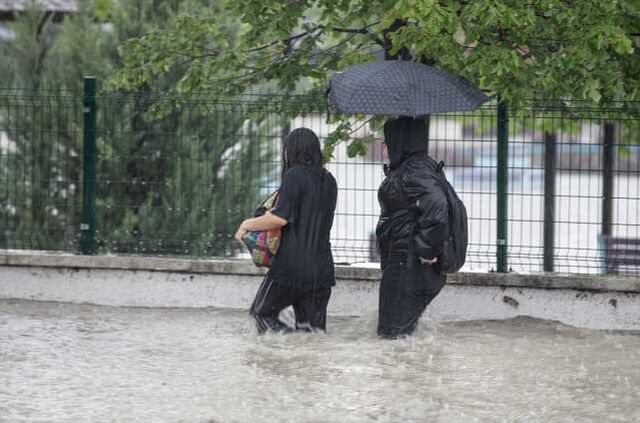 Meteoroloji sağanak için saat verdi! 7 bölge için de önemli uyarı