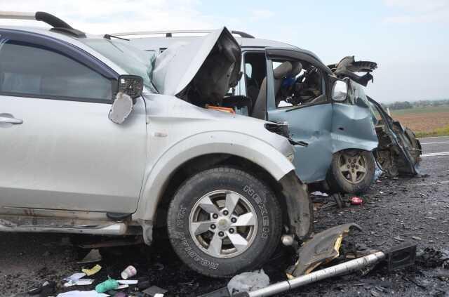 Konya'da iki kamyonet çarpıştı, 4 kişi öldü