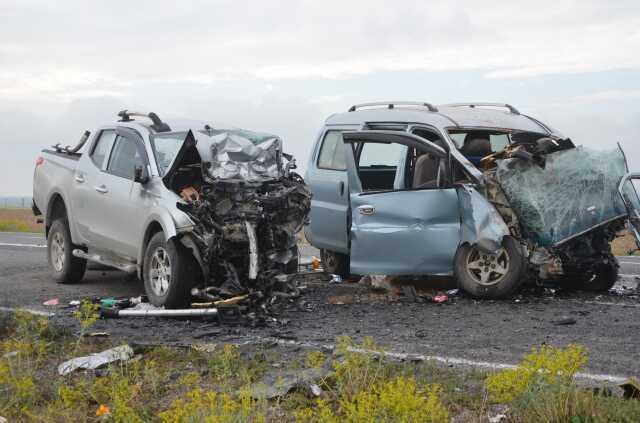 Konya'da iki kamyonet çarpıştı, 4 kişi öldü