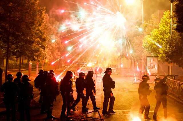 Protestolar Fransa'yı yangın yerine çevirdi! Ünlü mağazaları yağmaladılar, bankaları ateşe verdiler