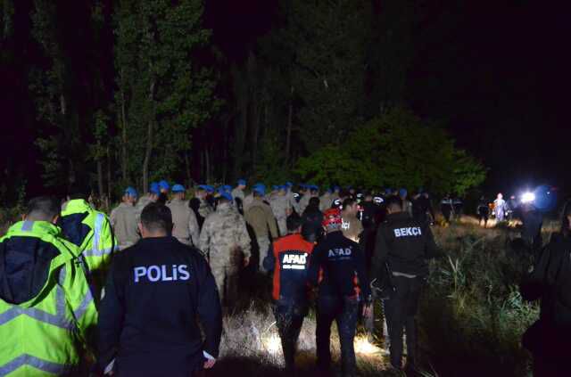 Aksaray'da sel sonucu yol yarıldı! 1 kişi hayatını kaybetti, kayıp bebek için 150 kişilik ekip seferber oldu