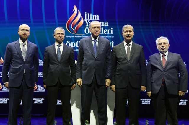 Cumhurbaşkanı Erdoğan'dan sosyal medya çıkışı: Ahlaki açıdan ciddi bir yozlaşma yaşandığını görüyoruz