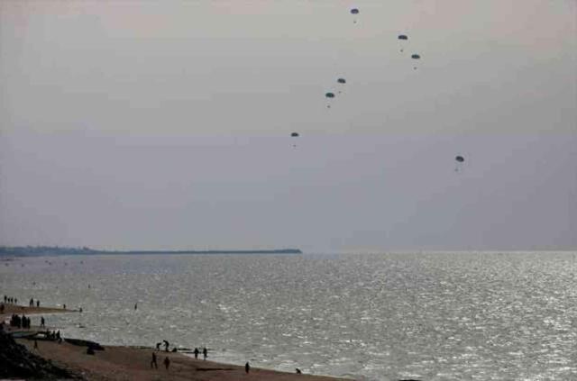 Ürdün'ün Gazze'ye indirdiği yardımlar denize düştü