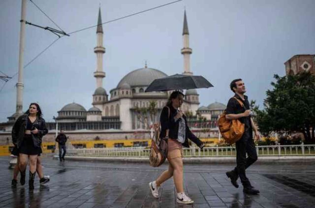 İstanbullular dikkat! AKOM saat verdi, sağanak yağış geliyor