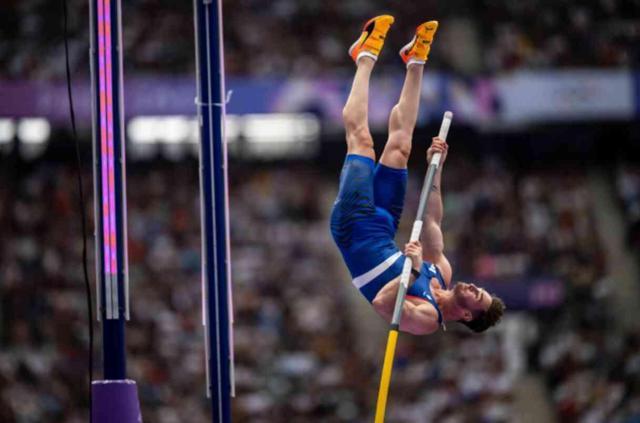 Cinsel organı yüzünden olimpiyatlardan elenen Fransız sporcu, binlerce dolarlık yetişkin film teklifi aldı