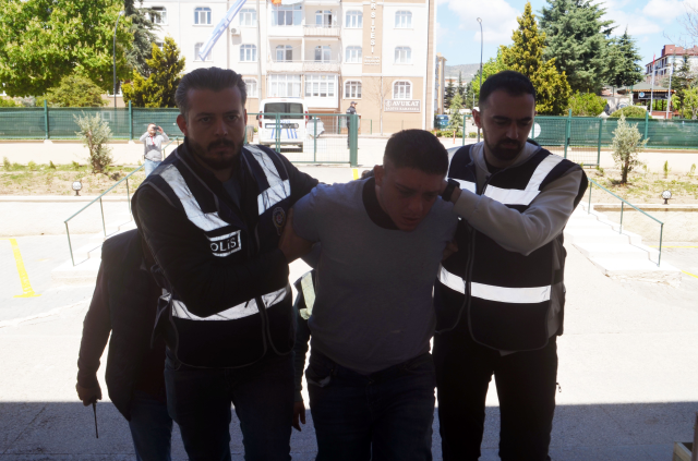 Tartıştığı oğlunu kapısına gelen polise şikayet etmedi, 1 dakika sonra canından oldu
