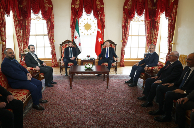 Cumhurbaşkanı Erdoğan ile Şara Dolmabahçe'de bir araya geldi! İşte ilk görüntüler